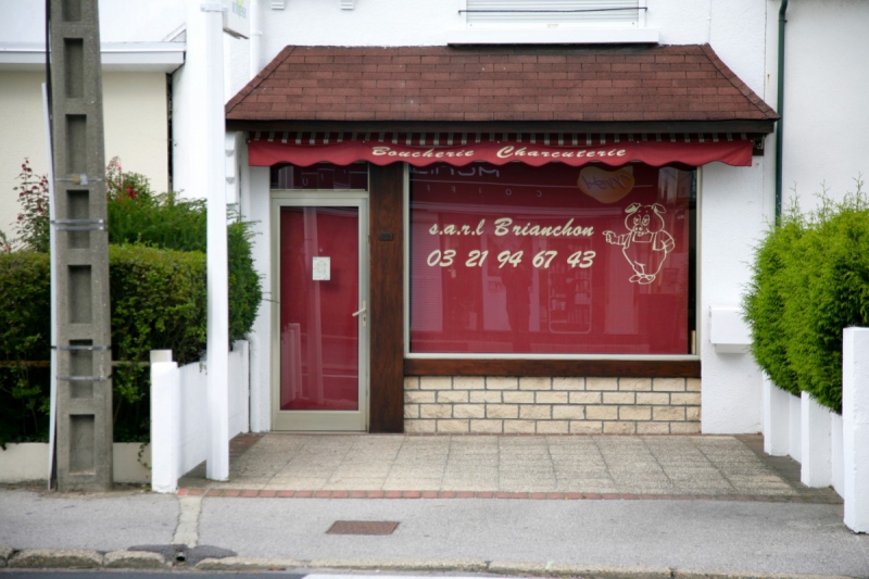 vitrine-MOUANS SARTOUX-min_france_frankreich_commerce_frankrijk_francia_delicatessen_butchery_charcuterie-424328